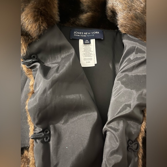 Jones New York Signature Petite Faux Fur Vest Sz PM - Picture 9 of 16